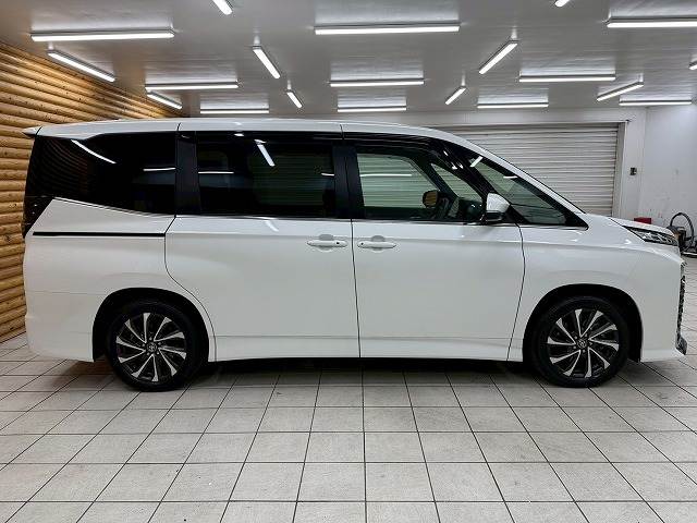 トヨタ ヴォクシーハイブリッドの画像18