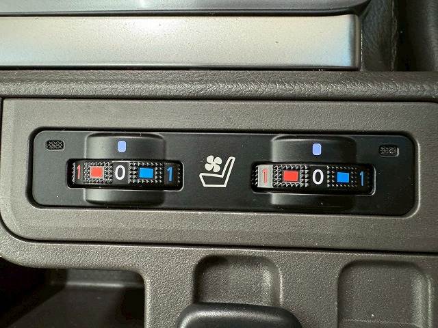 トヨタ ランドクルーザープラドの画像16