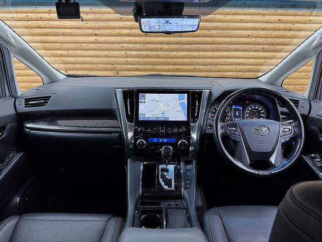 トヨタ アルファードの画像3