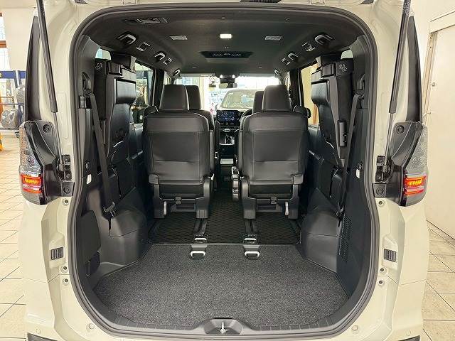 トヨタ ヴォクシーの画像20