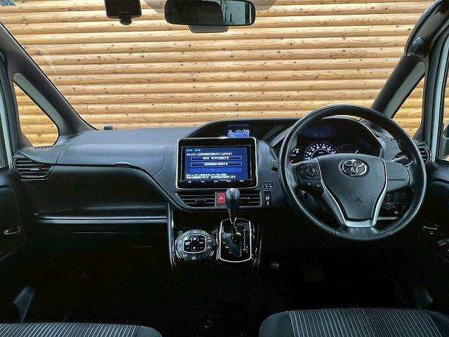 トヨタ ヴォクシーの画像3