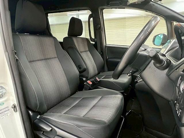 トヨタ ヴォクシーの画像9