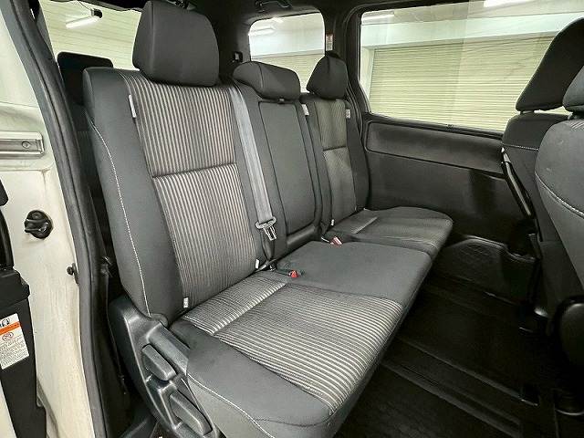 トヨタ ヴォクシーの画像10