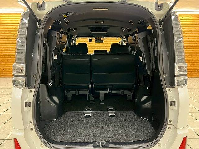 トヨタ ヴォクシーの画像20