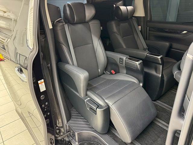 トヨタ ヴェルファイアの画像9