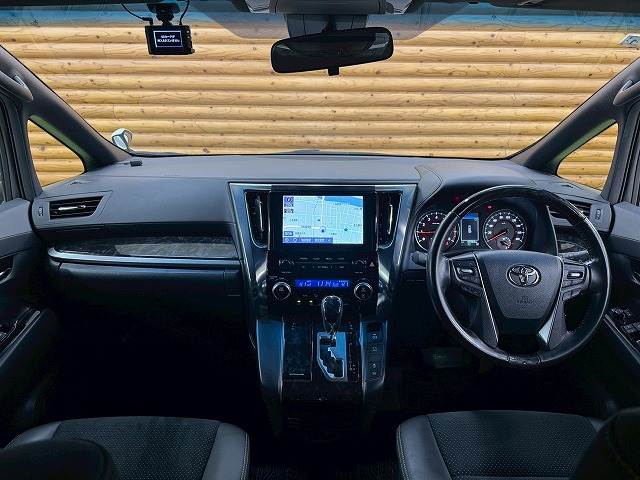 トヨタ アルファードの画像3