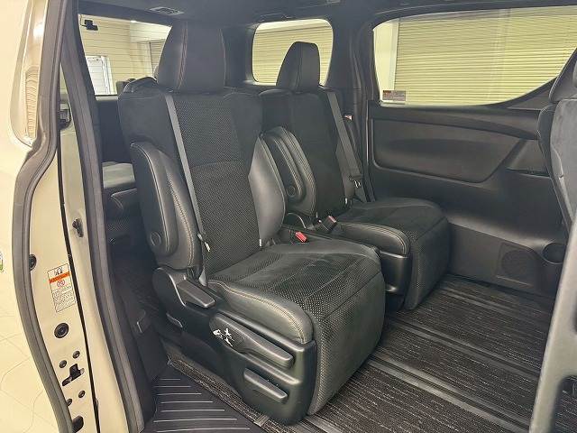 トヨタ アルファードの画像10