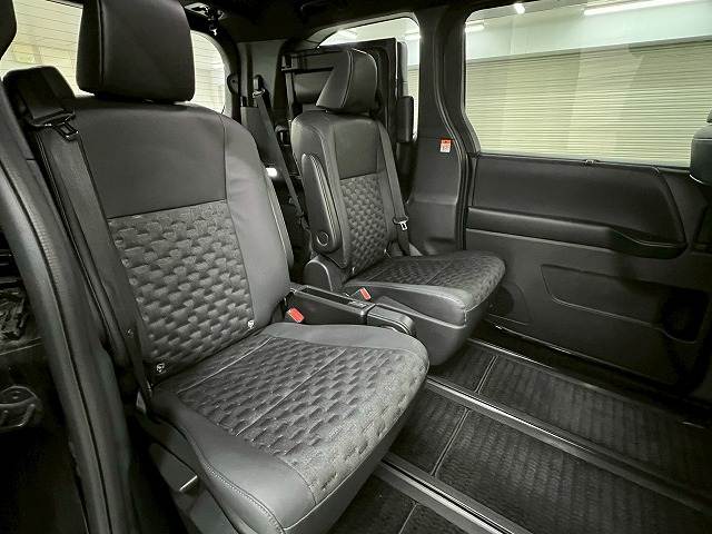 トヨタ ヴォクシーハイブリッドの画像10