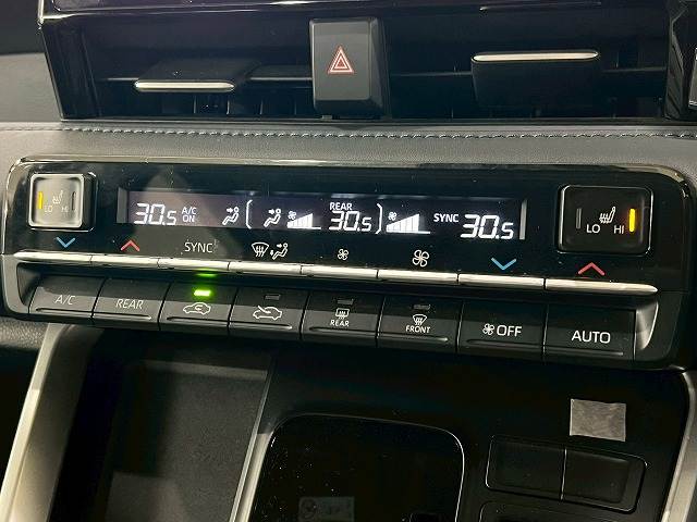 トヨタ ヴォクシーハイブリッドの画像12