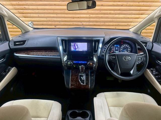 トヨタ&nbsp;アルファードの画像3