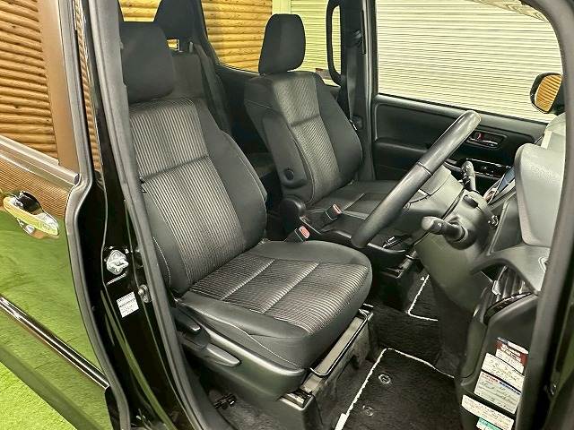 トヨタ ヴォクシーの画像9