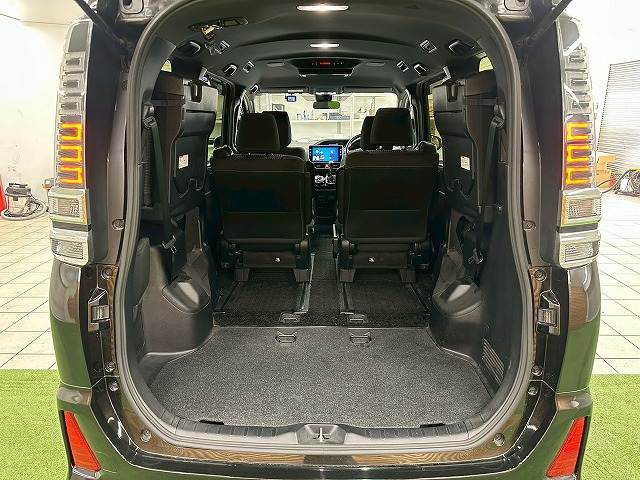 トヨタ ヴォクシーの画像20