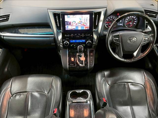 トヨタ アルファードの画像3