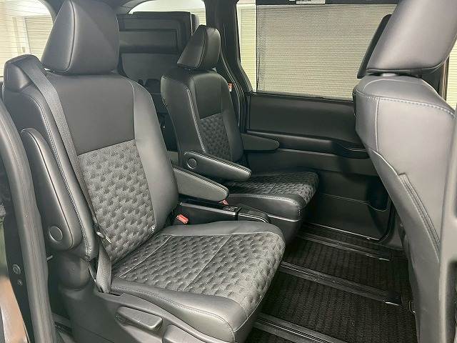 トヨタ&nbsp;ヴォクシーの画像9