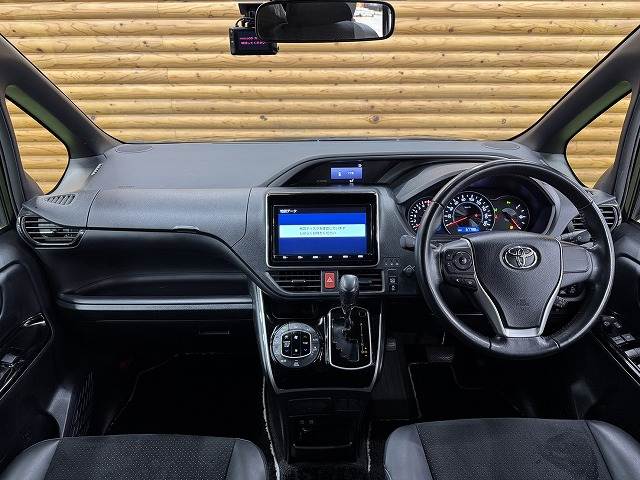 トヨタ&nbsp;ヴォクシーの画像3