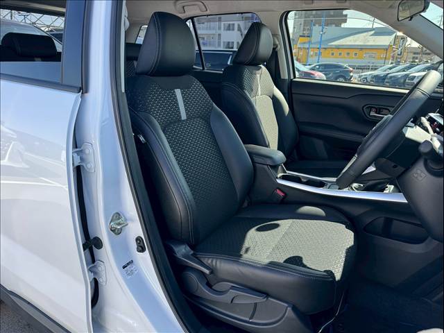 ロッキーPremium G HEV 内装他