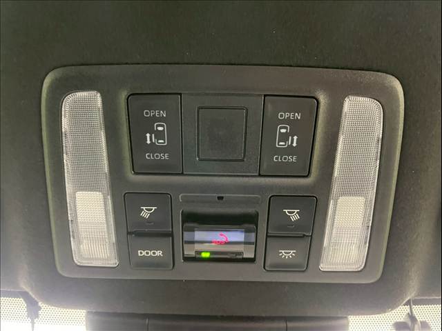 トヨタ ヴォクシーの画像6