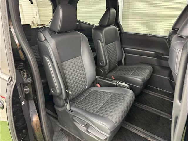 トヨタ&nbsp;ヴォクシーハイブリッドの画像10