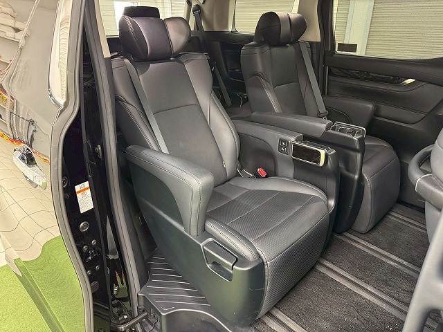 トヨタ アルファードの画像9