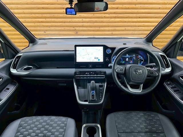 トヨタ&nbsp;ヴォクシーハイブリッドの画像3