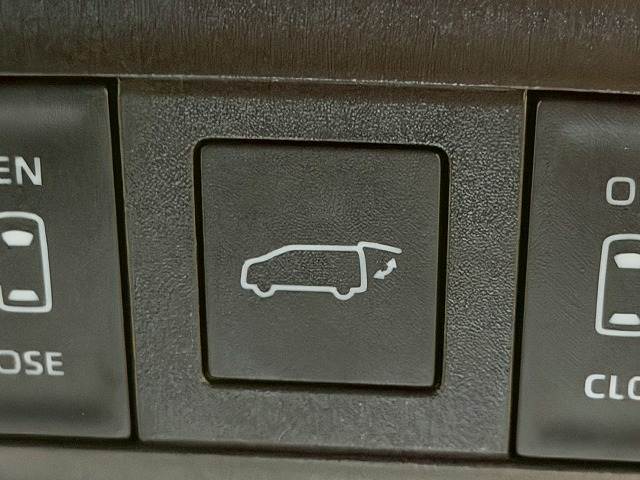 トヨタ&nbsp;ヴォクシーハイブリッドの画像6