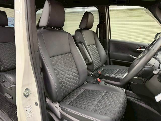 トヨタ&nbsp;ヴォクシーハイブリッドの画像8