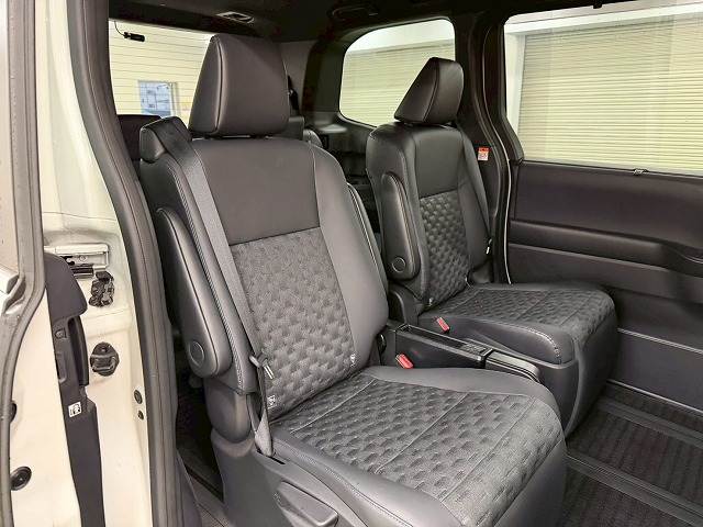 トヨタ&nbsp;ヴォクシーハイブリッドの画像9