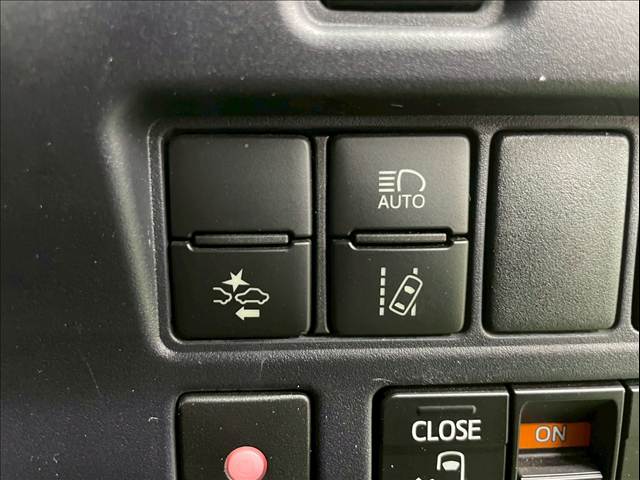 トヨタ ヴォクシーハイブリッドの画像7