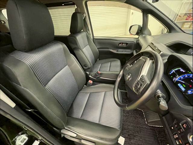 トヨタ ヴォクシーハイブリッドの画像9