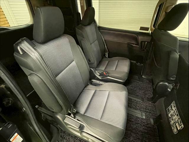 トヨタ ヴォクシーハイブリッドの画像10