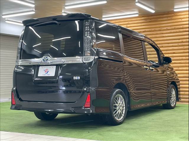 トヨタ ヴォクシーハイブリッドの画像17