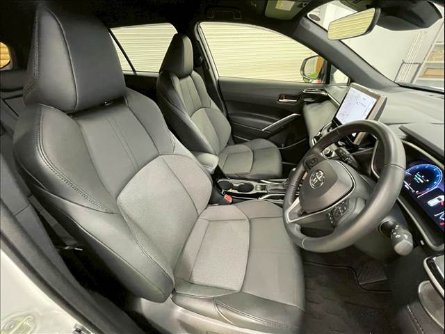 カローラクロスZ AppleCarPlay/10.5型ナビ/電動リアゲート/パワーシート/バックカメラ/コーナーセンサー/レーダークルーズコントロール/シートヒーター/電動パーキングブレーキ/ブレーキホールド/ETC 内装他