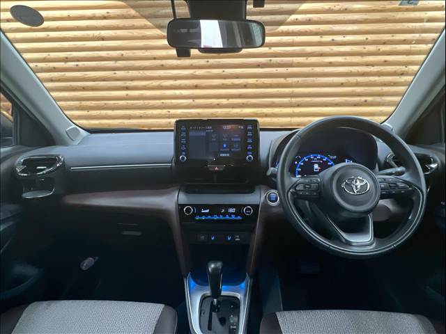 ヤリスクロスZ AppleCarPlay/全方位カメラ/シートヒーター/パワーシート/レーダークルーズコントロール/ETC/コーナーセンサー/スマートキー/プッシュスタート/アダプティブヘッドライト/レーンキープ 内装他