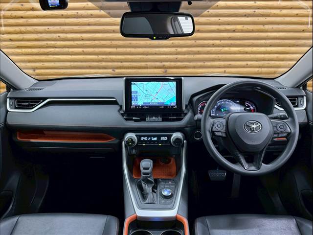RAV4アドベンチャー 9インチナビ/TRDアンダーカバー/グッドリッチホワイトレター/パワーシート/レーダークルーズコントロール/オートホールド/スマートキー/プッシュスタート/フルセグTV/バックカメラ/電動格納ミラー 内装他