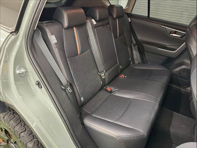 RAV4アドベンチャー 9インチナビ/TRDアンダーカバー/グッドリッチホワイトレター/パワーシート/レーダークルーズコントロール/オートホールド/スマートキー/プッシュスタート/フルセグTV/バックカメラ/電動格納ミラー 内装他
