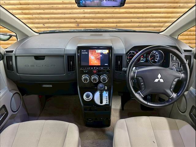 デリカD5D パワーパッケージ ALPINE9型ナビ/フリップダウン/7人乗り/シートヒーター/両側電動スライドドア/クルーズコントロール/パドルシフト/デジタルインナーミラー/バックカメラ/スマートキー/プッシュスタート 内装他