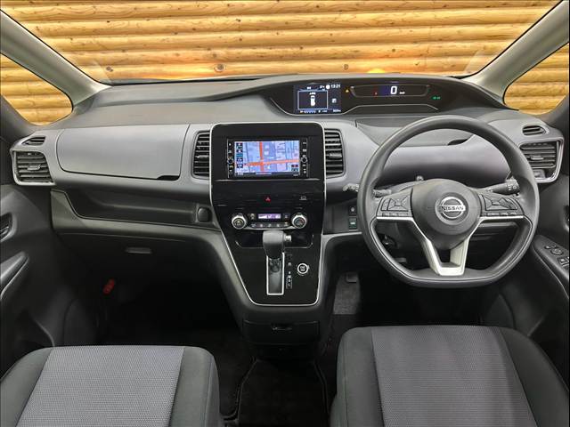 日産セレナXV 全周囲カメラ/純正ナビ/後席オートエアコン/クルーズコントロール/衝突軽減ブレーキ/BSM/両側電動スライドドア/ETC/クリアランスソナー/プッシュスタート/スマートキー 内装他