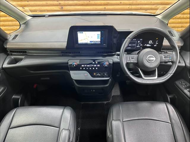 日産セレナハイウェイスターV KENWOODナビ/プロパイロット/両側電動スライドドア/バックカメラ/ブラインドスポットモニター/衝突軽減ブレーキ/レーンキープアシスト/クリアランスソナー/後席モニター/パドルシフト 内装他