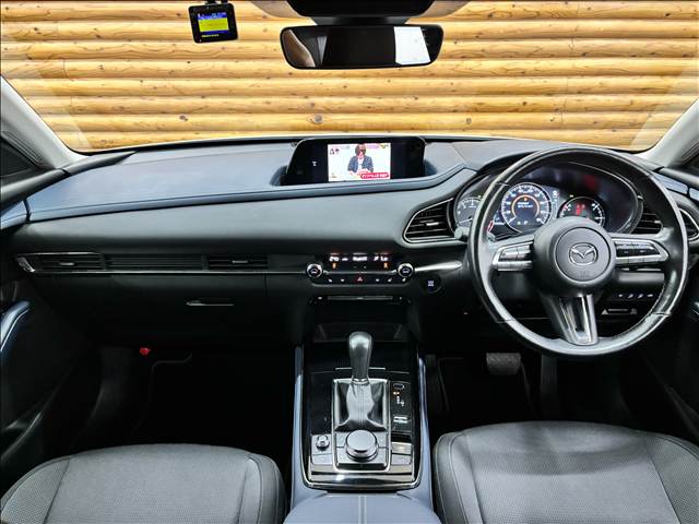 マツダCX-30２０Ｓ　プロアクティブ　ツーリングセレクション　ＡｐｐｌｅＣａｒＰｌａｙ／全方位カメラ／シートヒーター／電動リアゲート／クリアランスソナー／ブラインドスポットモニター／ステアリングヒーター／ヘッドアップディスプレイ／スマートキー／プッシュスタート 内装他