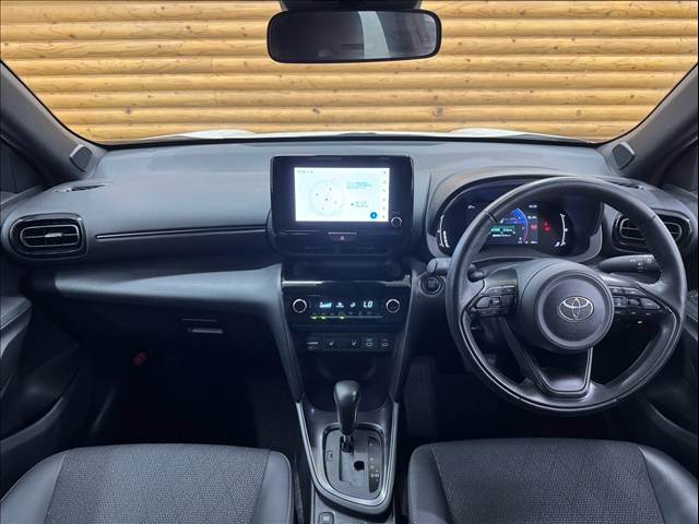 トヨタヤリスクロス☆Ｚ　全方位カメラ／純正ＤＡ／ＡｐｐｌｅＣａｒＰｌａｙ／シートヒーター／ブラインドスポットモニター／クリアランスソナー／電動リアゲート／レーダークルーズコントロール／ステアリングヒーター／スマートキー 内装他