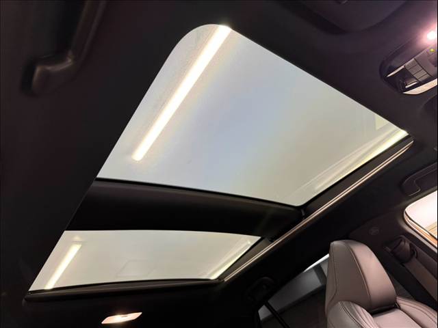ハリアーハイブリッドZ Leather Package 調光ルーフ/AppleCarPlay/JBL/シートメモリー/電動リアゲート/デジタルインナーミラー/ヘッドアップディスプレイ/レーダークルーズコントロール/ステアリングヒーター/シートクーラー 内装他