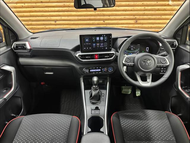 トヨタライズZ 登録済み未使用/AppleCarPlay/全周囲カメラ/シートヒーター/レーダークルーズコントロール/コーナーセンサー/電動パーキングブレーキ/ブレーキホールド/レーンキープアシスト/衝突軽減ブレーキ 内装他
