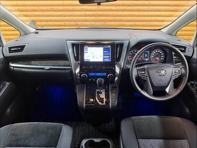 トヨタアルファードＳ　ＡｐｐｌｅＣａｒＰｌａｙ／両側電動／後席モニター／８人乗／クリアランスソナー／レーダークルーズコントロール／スマートキー／プッシュスタート／ステアリングスイッチ／バックカメラ／フルセグＴＶ 内装他