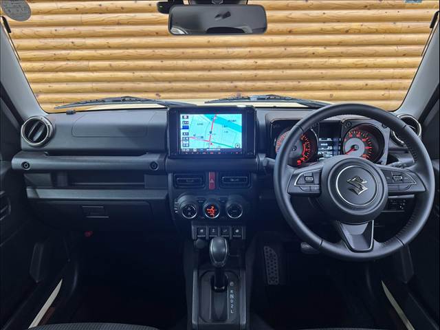 スズキジムニーXC 純正8型ナビ/サイドデカール/シートヒーター/クルーズコントロール/スマートキー/プッシュスタート/バックカメラ/AT車/ステアリングリモコン/ETC/Bluetooth接続 内装他