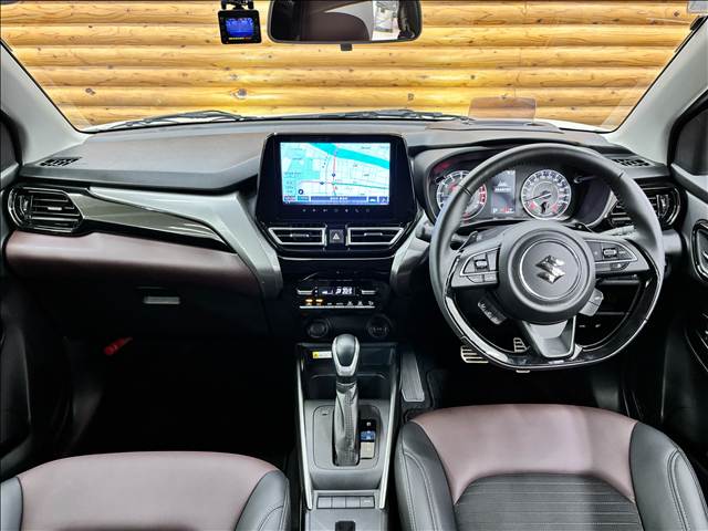 スズキフロンクスベースグレード AppleCarPlay/全周囲カメラ/追従クルコン/ブラインドスポットモニター/ヘッドアップディスプレイ/クリアランスソナー/衝突軽減ブレーキ/シートヒーター/スマートキー/プッシュスタート 内装他