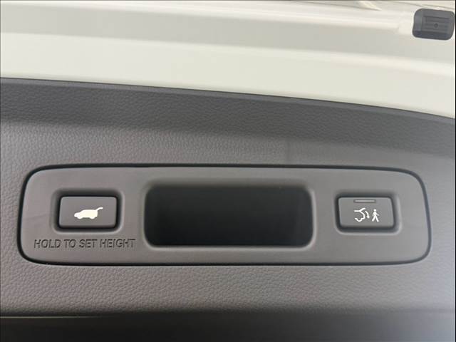 ヴェゼルハイブリッドe:HEV Z・PLaYパッケージ 登録済未使用車/AppleCarPlay/シートH/クリアランスソナー/ブラインドスポットモニター/電動リアゲート/ステアリングヒーター/フルセグTV/スマートキー/プッシュスタート/パドルシフト 内装他