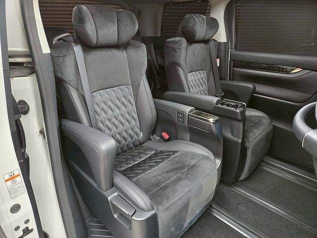 トヨタ ヴェルファイアの画像9