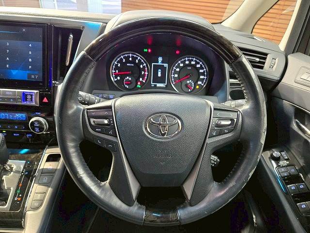 トヨタ ヴェルファイアの画像13