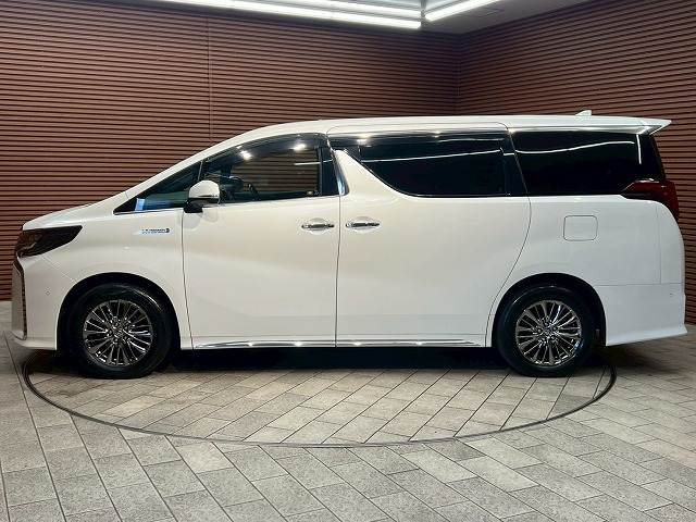 トヨタ アルファードハイブリッドの画像18