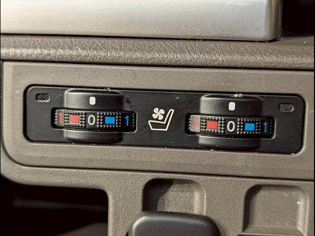 ランドクルーザープラド◆TX“Lパッケージ”5人乗り 内装他